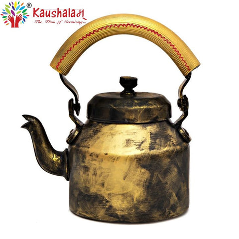 Vaidehi Studio - Cutting Chai(hand painted kettle) This